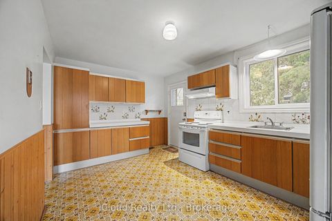 Photo 11 at 112 Eden Court, Leslie Valley, Newmarket