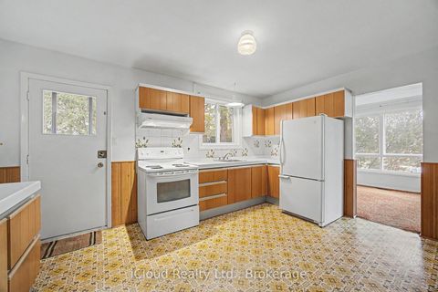 Photo 12 at 112 Eden Court, Leslie Valley, Newmarket