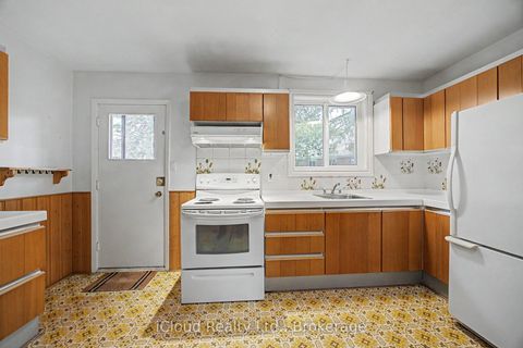 Photo 13 at 112 Eden Court, Leslie Valley, Newmarket