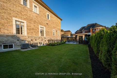 Photo 13 at 43 Sir Henry Court, King City, King