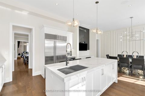 Photo 19 at 43 Sir Henry Court, King City, King