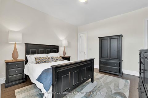 Photo 42 at 43 Sir Henry Court, King City, King