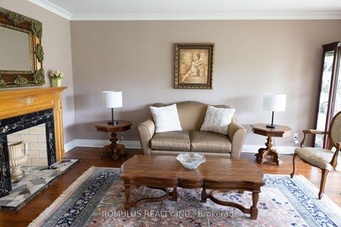 Photo 3 at 28 Eldorado Court, York University Heights, Toronto