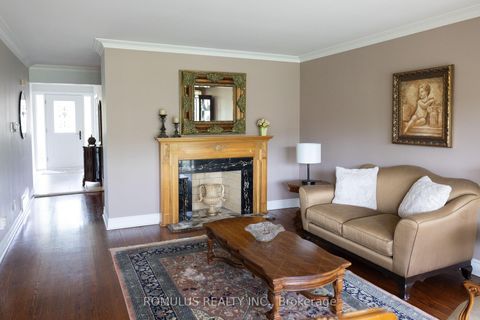 Photo 4 at 28 Eldorado Court, York University Heights, Toronto