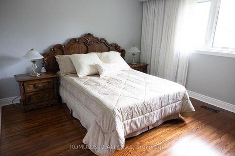 Photo 12 at 28 Eldorado Court, York University Heights, Toronto