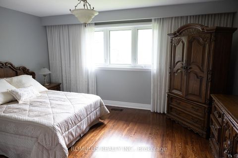 Photo 13 at 28 Eldorado Court, York University Heights, Toronto