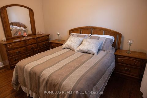 Photo 15 at 28 Eldorado Court, York University Heights, Toronto