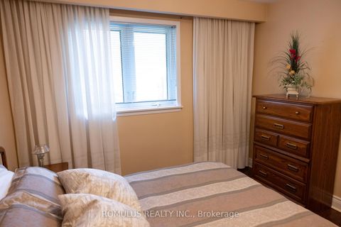 Photo 16 at 28 Eldorado Court, York University Heights, Toronto