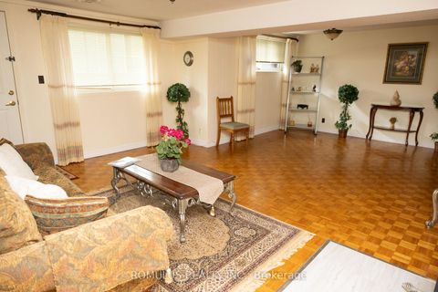 Photo 20 at 28 Eldorado Court, York University Heights, Toronto