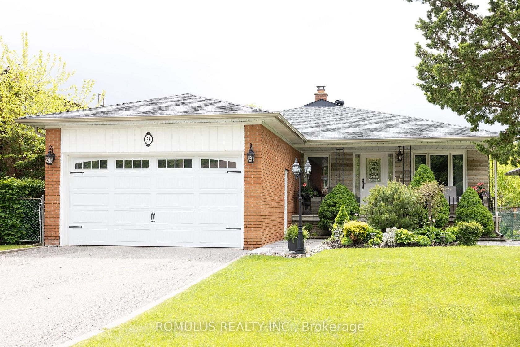 28 Eldorado Court, York University Heights, Toronto photo number 2