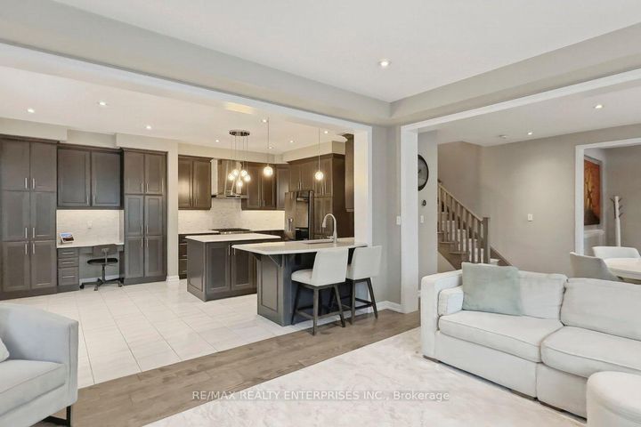 Photo 7 at 355 Wisteria Way, GO Glenorchy, Oakville