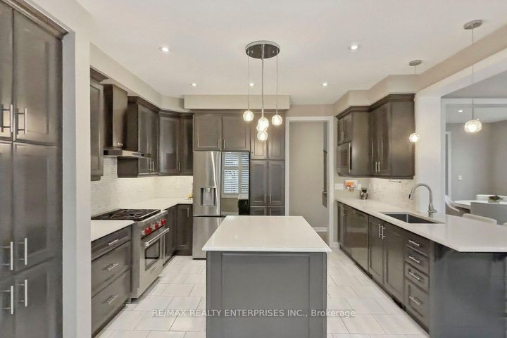 Photo 9 at 355 Wisteria Way, GO Glenorchy, Oakville