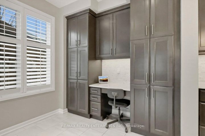 Photo 11 at 355 Wisteria Way, GO Glenorchy, Oakville