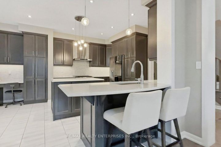 Photo 13 at 355 Wisteria Way, GO Glenorchy, Oakville