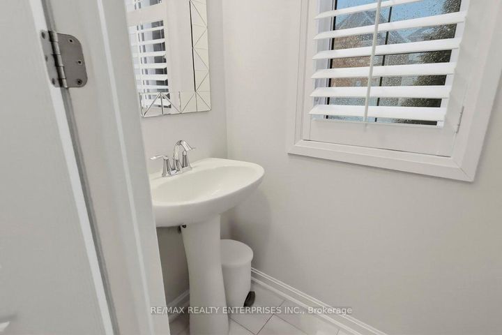 Photo 16 at 355 Wisteria Way, GO Glenorchy, Oakville