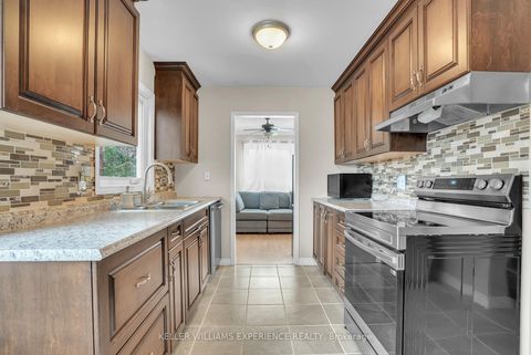 Photo 2 at 24 Lindsay Court, Cundles East, Barrie