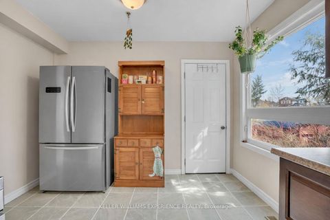 Photo 5 at 24 Lindsay Court, Cundles East, Barrie