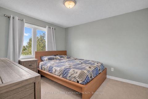 Photo 8 at 24 Lindsay Court, Cundles East, Barrie