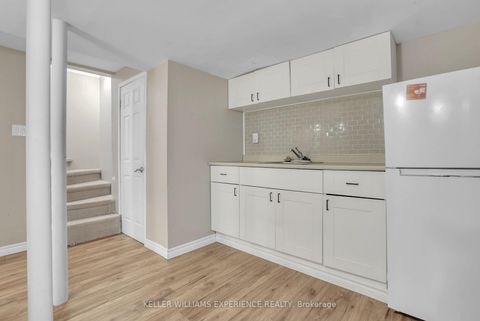 Photo 14 at 24 Lindsay Court, Cundles East, Barrie