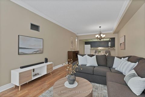 Photo 10 at 113 - 309 Major Mackenzie Drive E, Harding, Richmond Hill