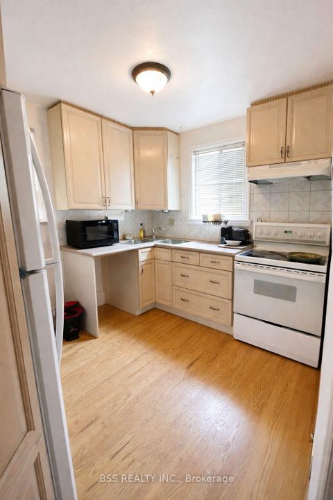 Photo 6 at 71 Scarborough Heights Boulevard, Cliffcrest, Toronto