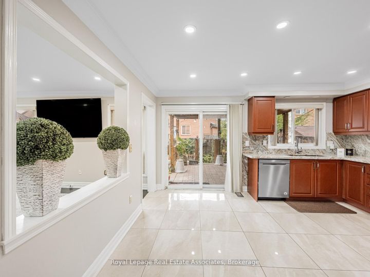 Photo 10 at 6214 Miriam Way, Lisgar, Mississauga