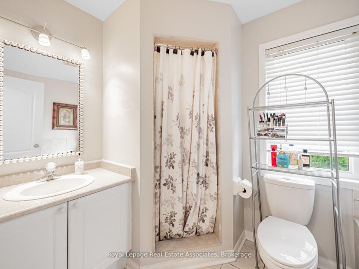 Photo 18 at 6214 Miriam Way, Lisgar, Mississauga