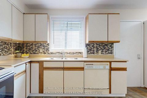 Photo 10 at 18 Darlingside Drive, West Hill, Toronto