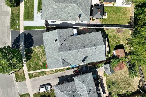 Photo 28 at 18 Darlingside Drive, West Hill, Toronto