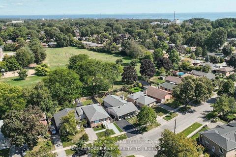 Photo 31 at 18 Darlingside Drive, West Hill, Toronto