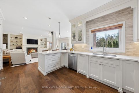 Photo 8 at 4 Marinucci Court, Mill Pond, Richmond Hill