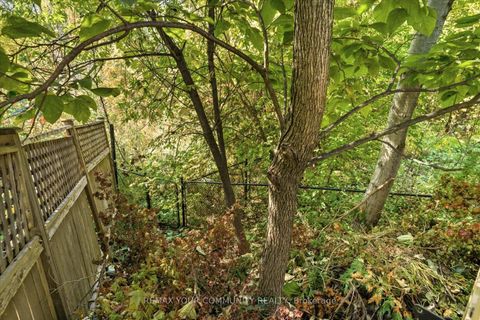 Photo 33 at 4 Marinucci Court, Mill Pond, Richmond Hill