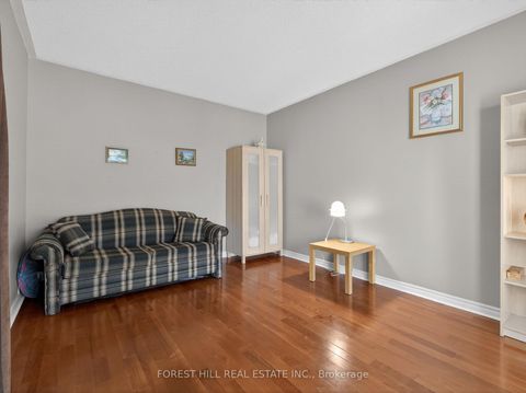 Photo 5 at 43 Rockwood Crescent, Beverley Glen, Vaughan