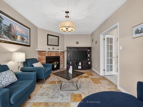 Photo 7 at 43 Rockwood Crescent, Beverley Glen, Vaughan