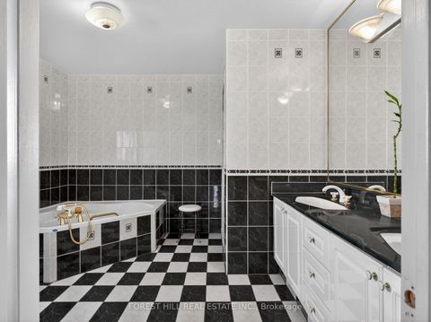 Photo 19 at 43 Rockwood Crescent, Beverley Glen, Vaughan