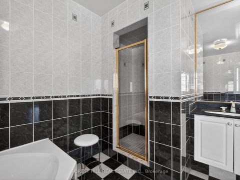 Photo 20 at 43 Rockwood Crescent, Beverley Glen, Vaughan