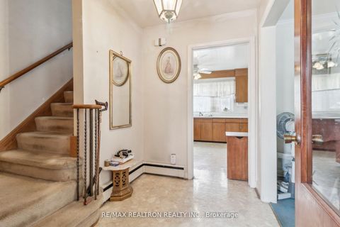 Photo 3 at 139 Yorkview Drive, Willowdale West, Toronto