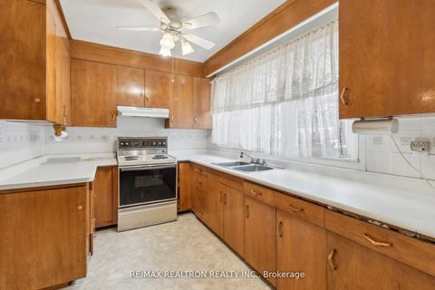 Photo 6 at 139 Yorkview Drive, Willowdale West, Toronto