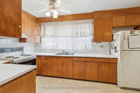 Photo 8 at 139 Yorkview Drive, Willowdale West, Toronto