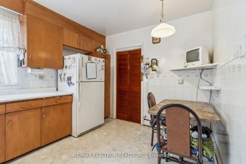 Photo 10 at 139 Yorkview Drive, Willowdale West, Toronto