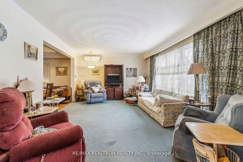 Photo 11 at 139 Yorkview Drive, Willowdale West, Toronto
