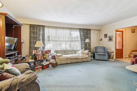 Photo 12 at 139 Yorkview Drive, Willowdale West, Toronto