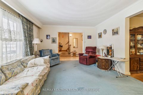 Photo 14 at 139 Yorkview Drive, Willowdale West, Toronto