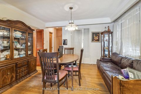 Photo 16 at 139 Yorkview Drive, Willowdale West, Toronto