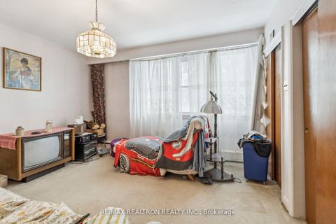 Photo 19 at 139 Yorkview Drive, Willowdale West, Toronto