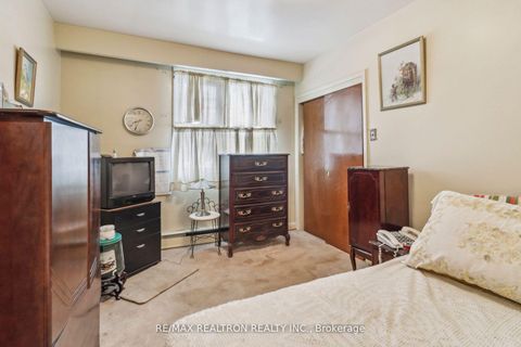 Photo 21 at 139 Yorkview Drive, Willowdale West, Toronto