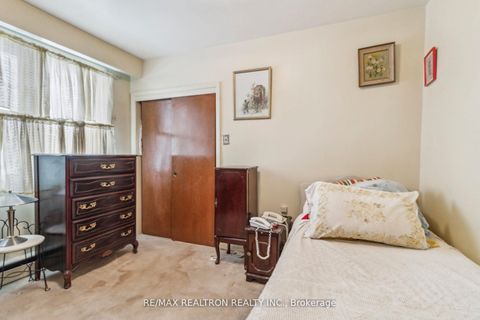 Photo 22 at 139 Yorkview Drive, Willowdale West, Toronto