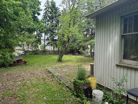 Photo 1 at 31 Maple Bush Avenue, Pelmo Park W4, Toronto
