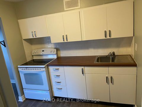 Photo 2 at 74 - 130 Ling Road, West Hill, Toronto