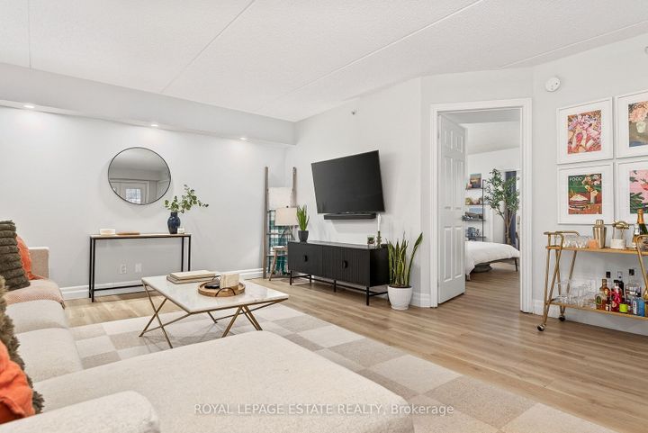 Photo 8 at 101 - 2035 Appleby Line, Uptown, Burlington